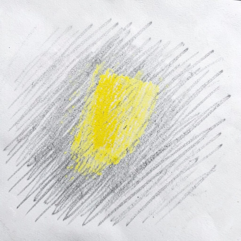 Eine Graphitstiftskizze eines geöffneten Manuskripts mit handschriftlichen Anmerkungen, in sanften Graustufen, kontemplative Gelehrtenatmosphäre